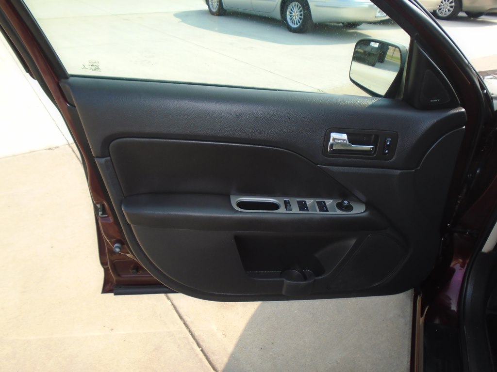 Photo 15 of this FORD FUSION