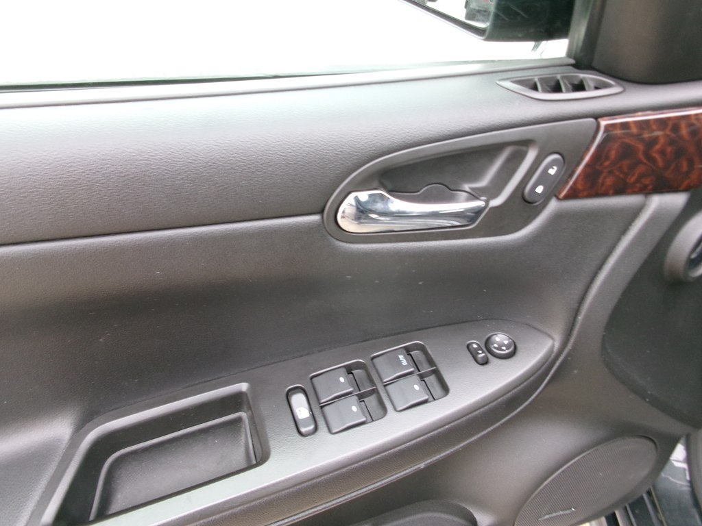 Photo 15 of this CHEVROLET IMPALA LIMITED