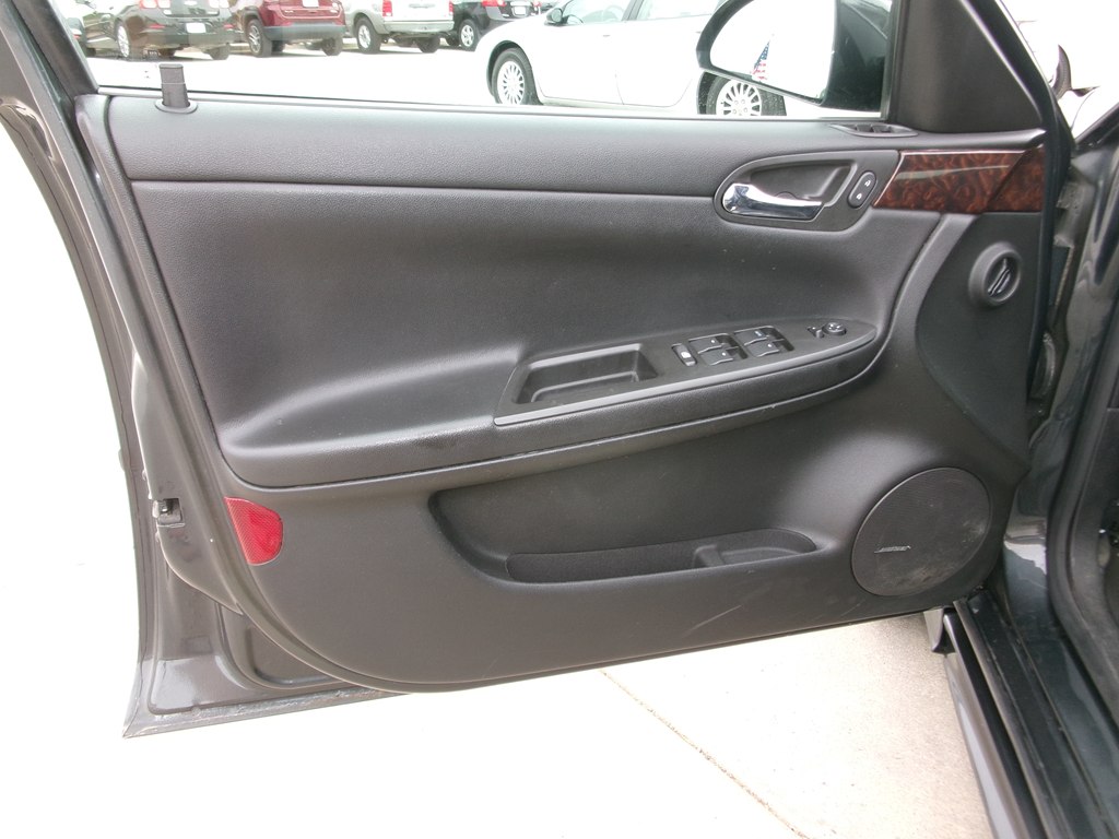 Photo 14 of this CHEVROLET IMPALA LIMITED
