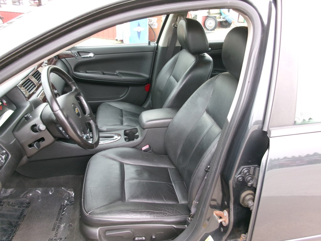 Photo 12 of this CHEVROLET IMPALA LIMITED