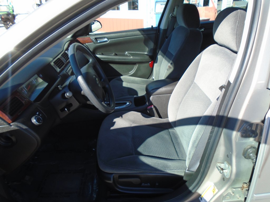 Photo 14 of this CHEVROLET IMPALA