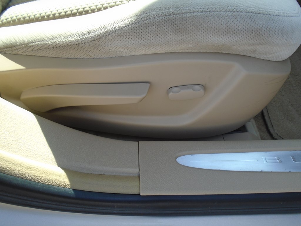 Photo 33 of this BUICK LUCERNE