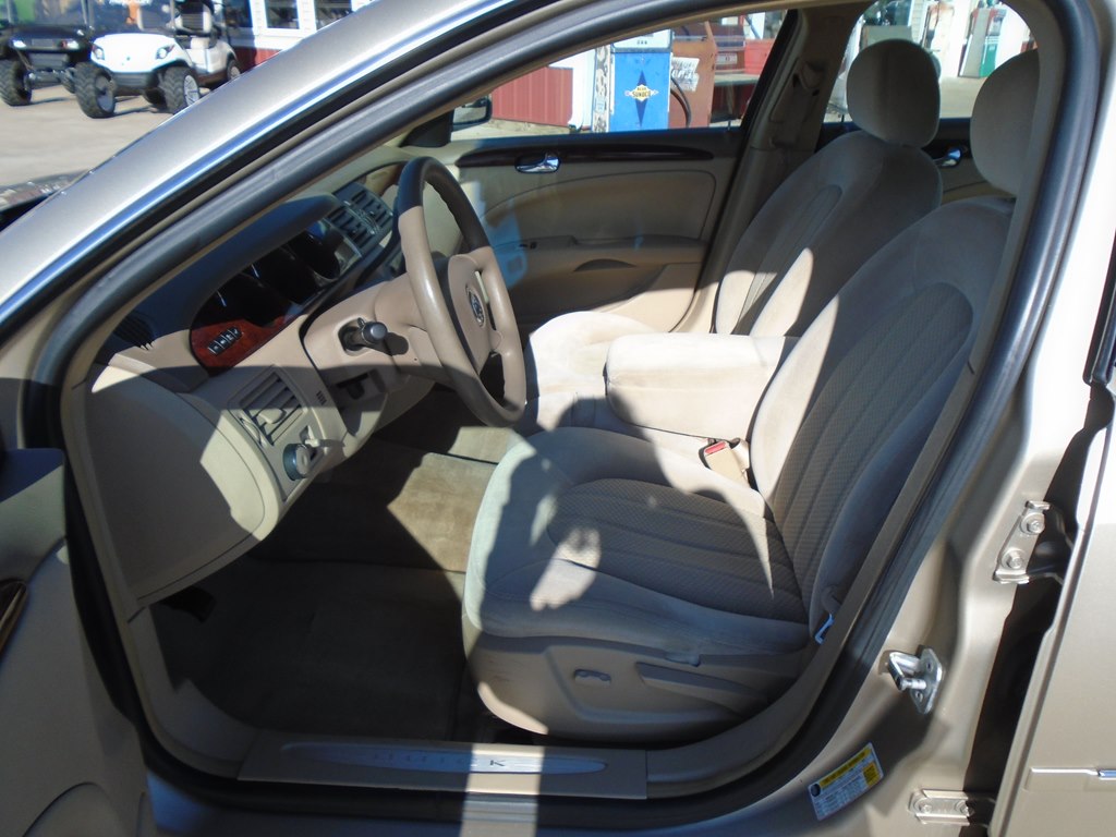 Photo 16 of this BUICK LUCERNE