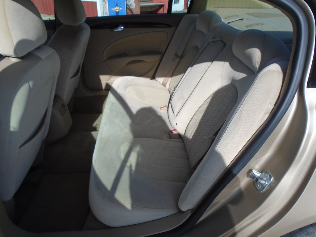 Photo 25 of this BUICK LUCERNE