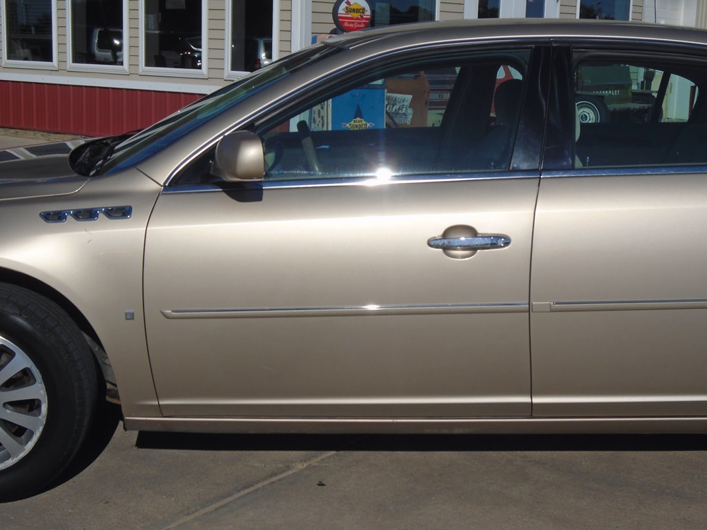 Photo 3 of this BUICK LUCERNE
