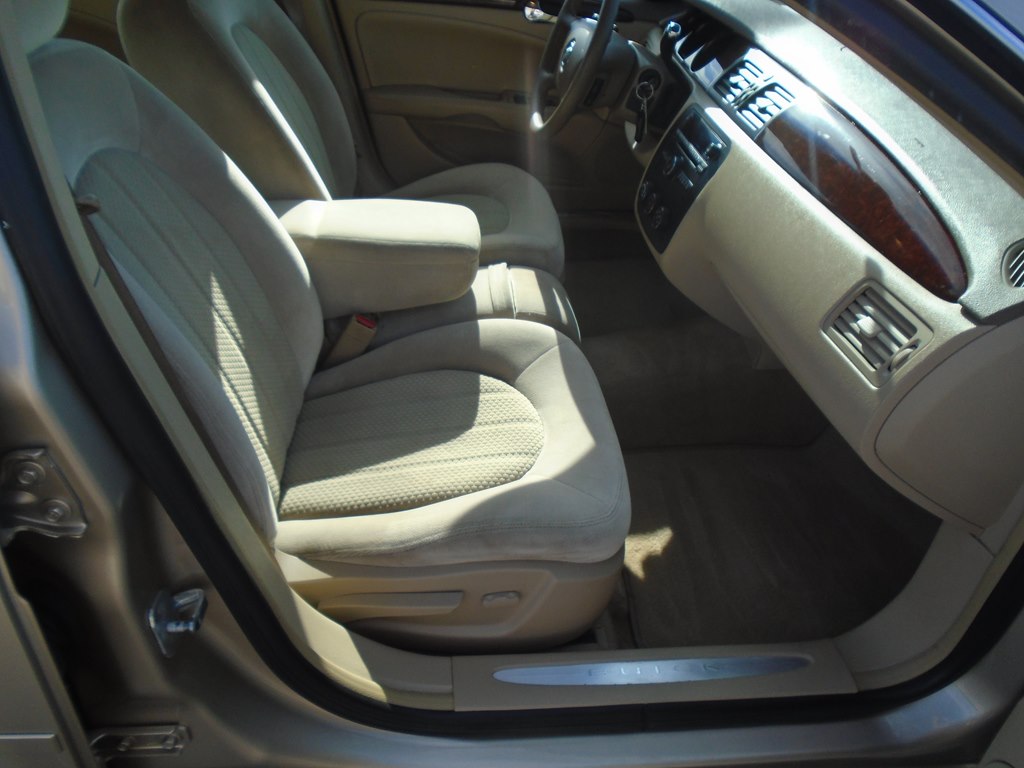 Photo 32 of this BUICK LUCERNE