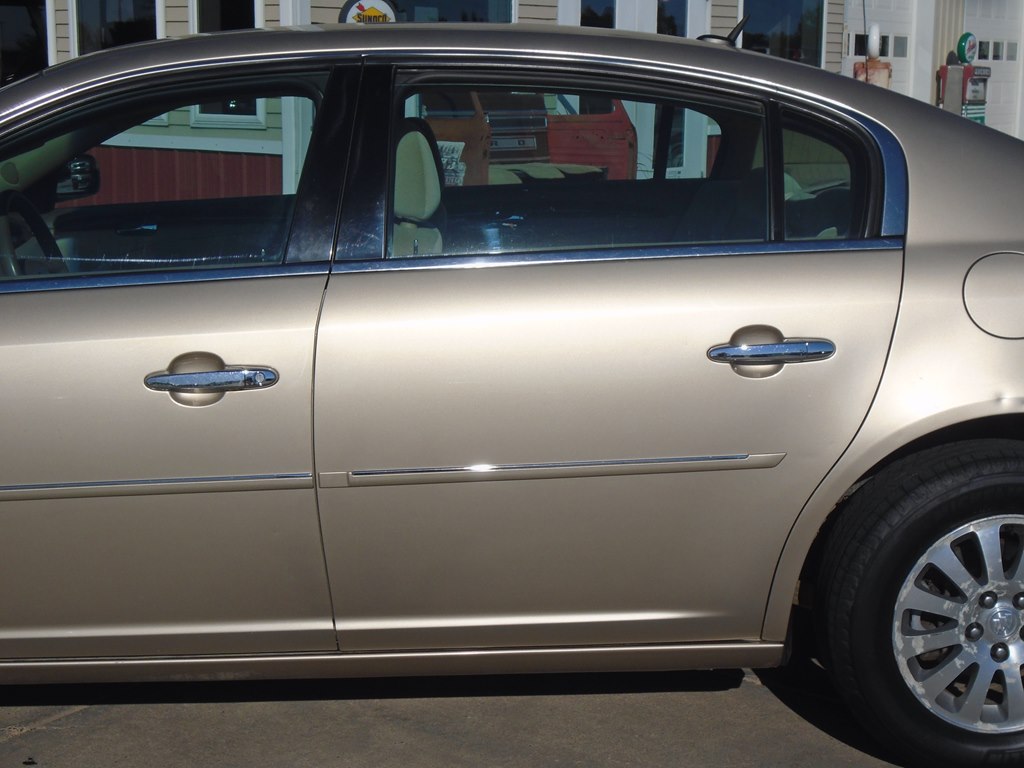 Photo 4 of this BUICK LUCERNE