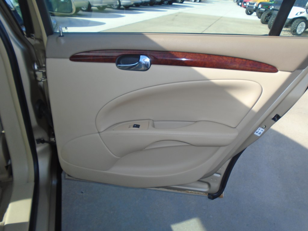 Photo 42 of this BUICK LUCERNE