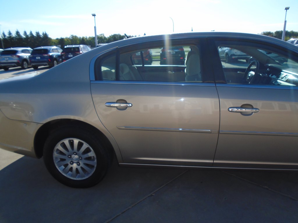 Photo 10 of this BUICK LUCERNE