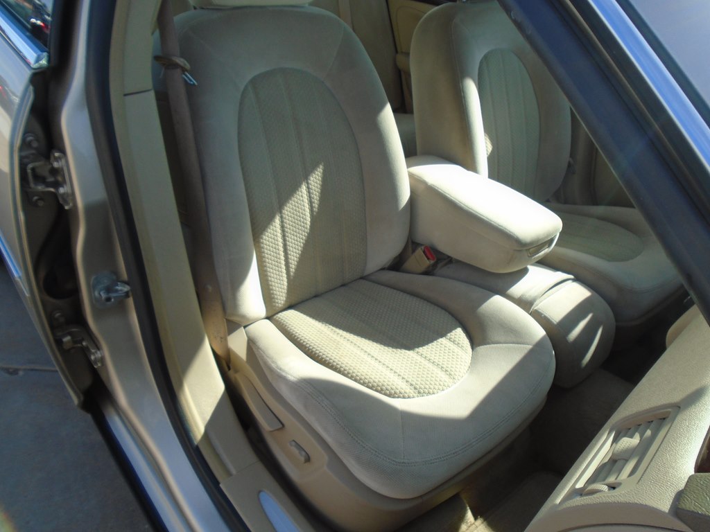 Photo 36 of this BUICK LUCERNE