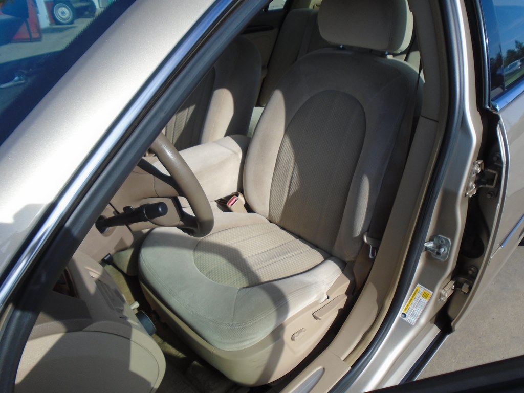 Photo 20 of this BUICK LUCERNE