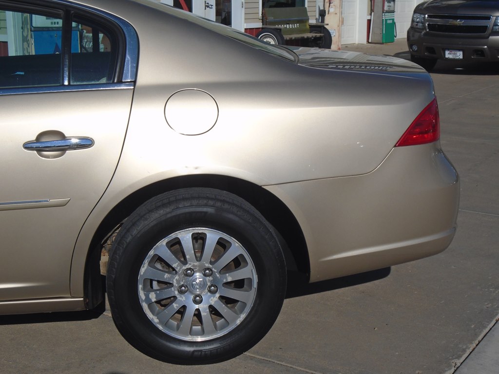 Photo 5 of this BUICK LUCERNE