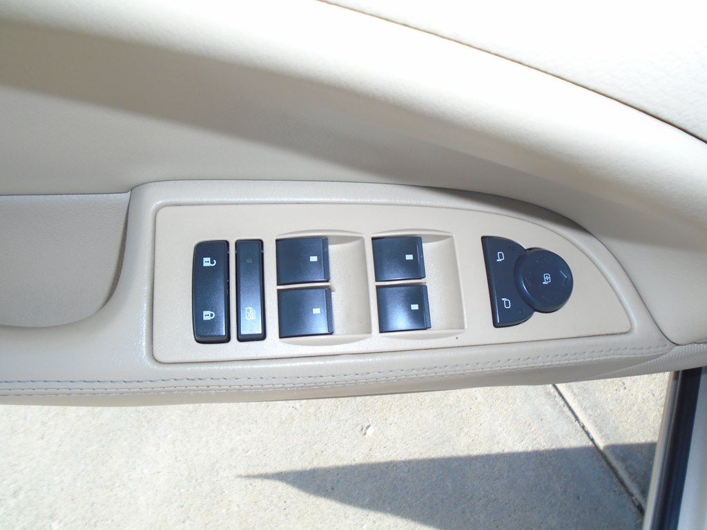 Photo 19 of this BUICK LUCERNE