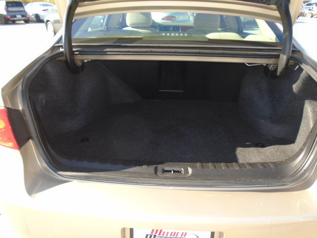 Photo 14 of this BUICK LUCERNE