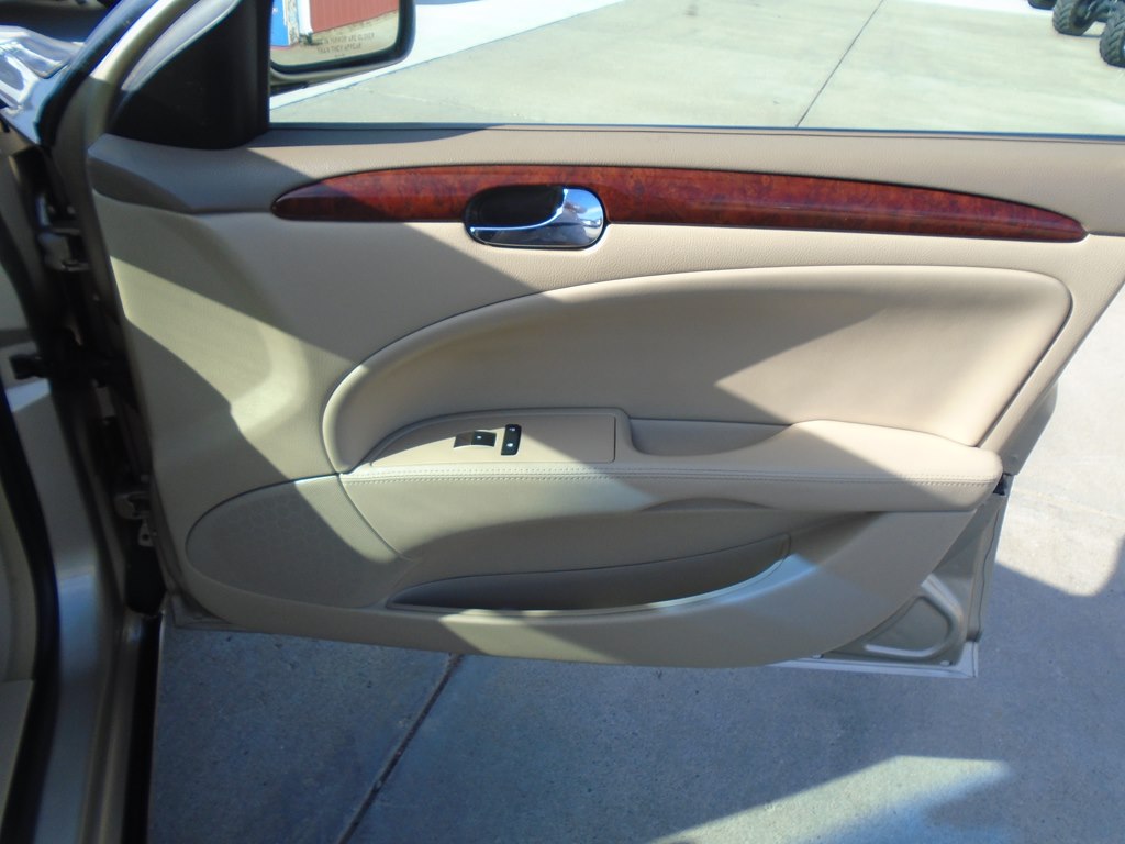 Photo 35 of this BUICK LUCERNE