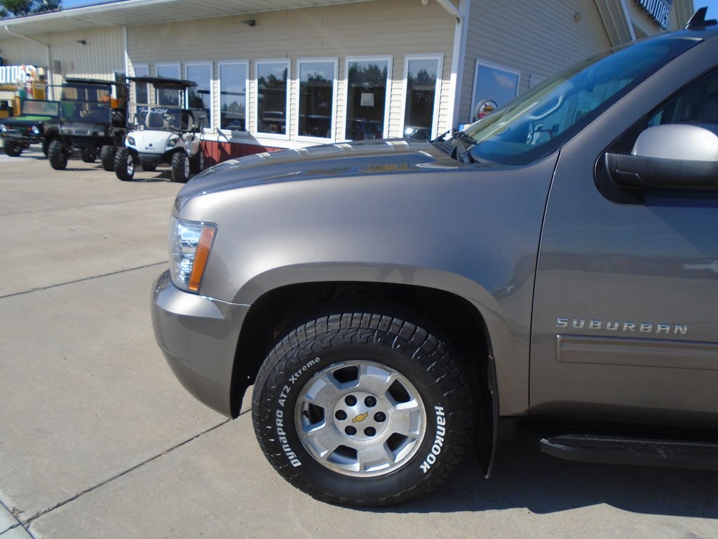 Photo 2 of this CHEVROLET SUBURBAN