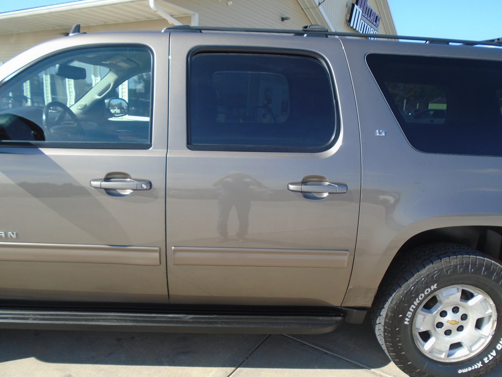 Photo 4 of this CHEVROLET SUBURBAN