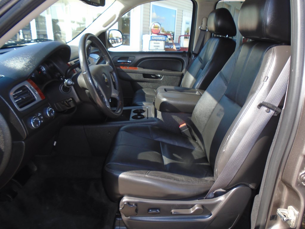 Photo 16 of this CHEVROLET SUBURBAN