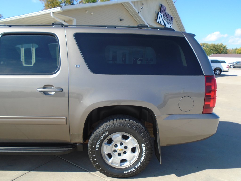 Photo 5 of this CHEVROLET SUBURBAN