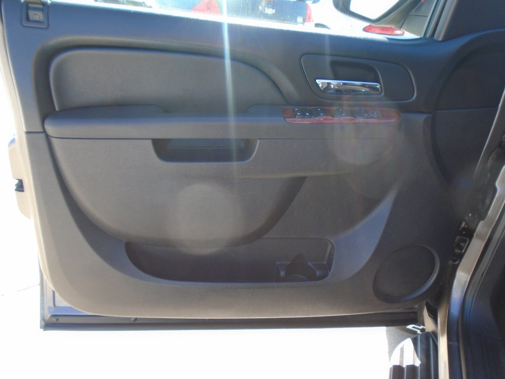 Photo 18 of this CHEVROLET SUBURBAN