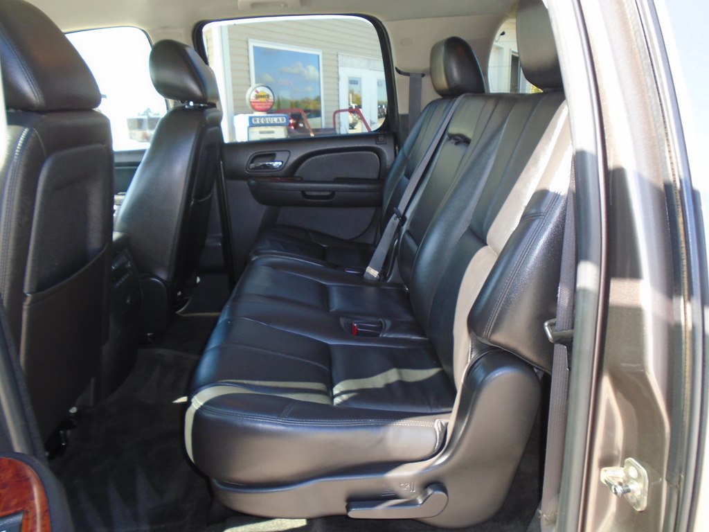 Photo 25 of this CHEVROLET SUBURBAN