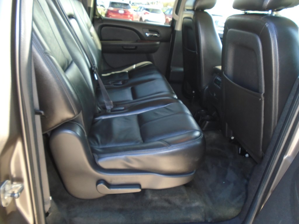 Photo 44 of this CHEVROLET SUBURBAN