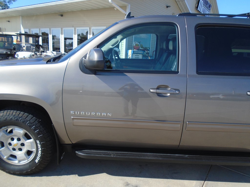 Photo 3 of this CHEVROLET SUBURBAN