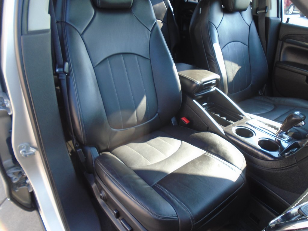 Photo 37 of this BUICK ENCLAVE
