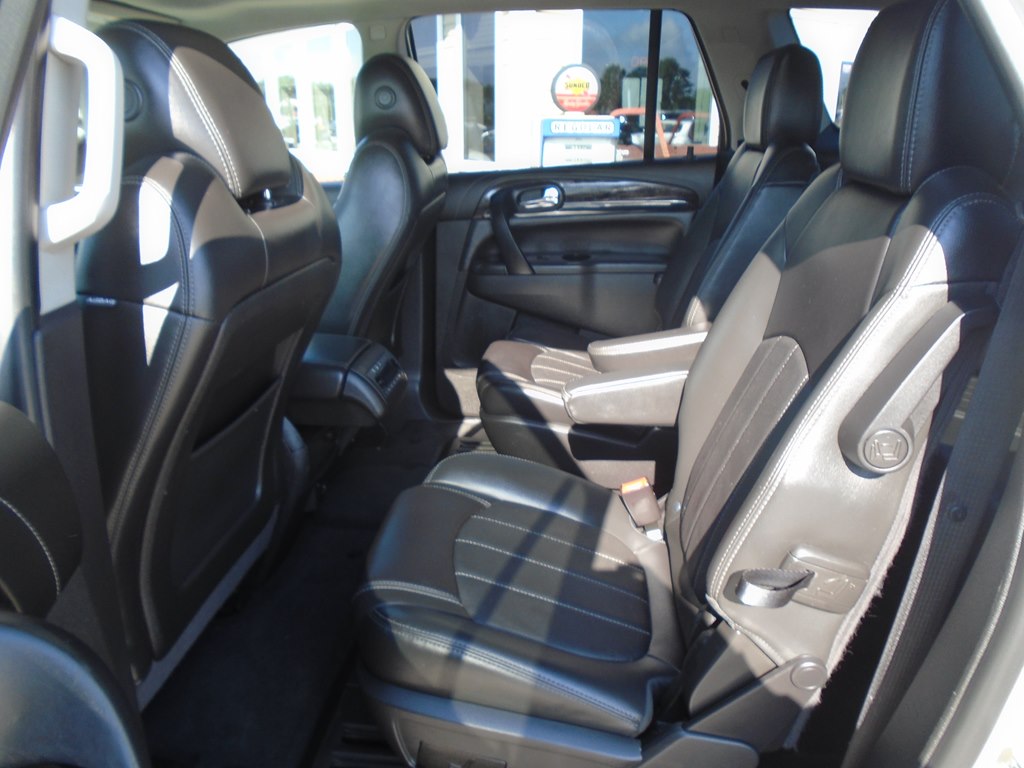 Photo 25 of this BUICK ENCLAVE