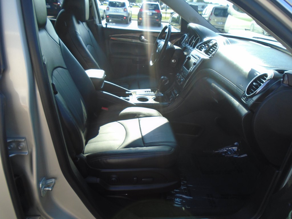 Photo 33 of this BUICK ENCLAVE