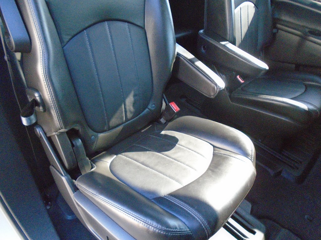 Photo 45 of this BUICK ENCLAVE