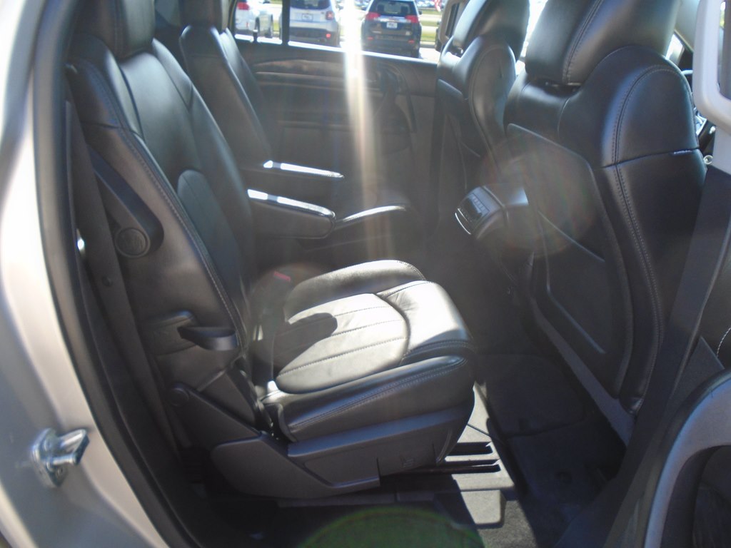Photo 42 of this BUICK ENCLAVE