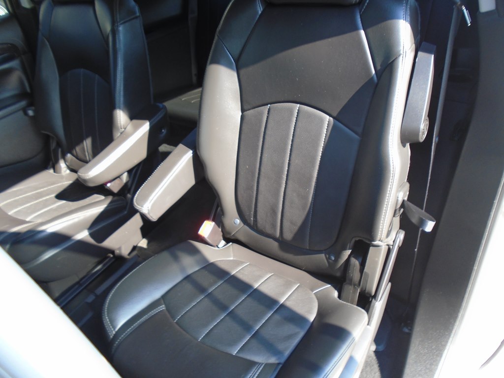 Photo 28 of this BUICK ENCLAVE