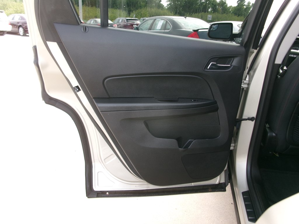 Photo 21 of this GMC TERRAIN