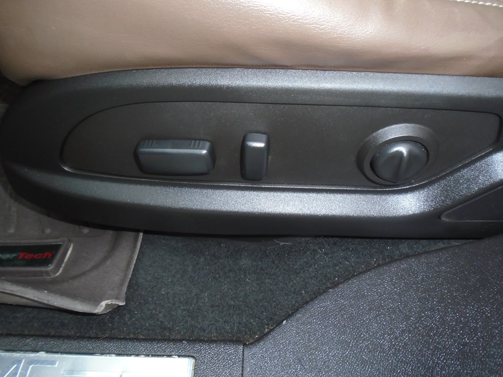 Photo 18 of this GMC ACADIA