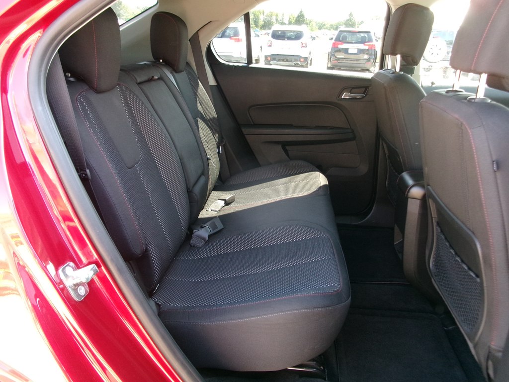 Photo 33 of this CHEVROLET EQUINOX