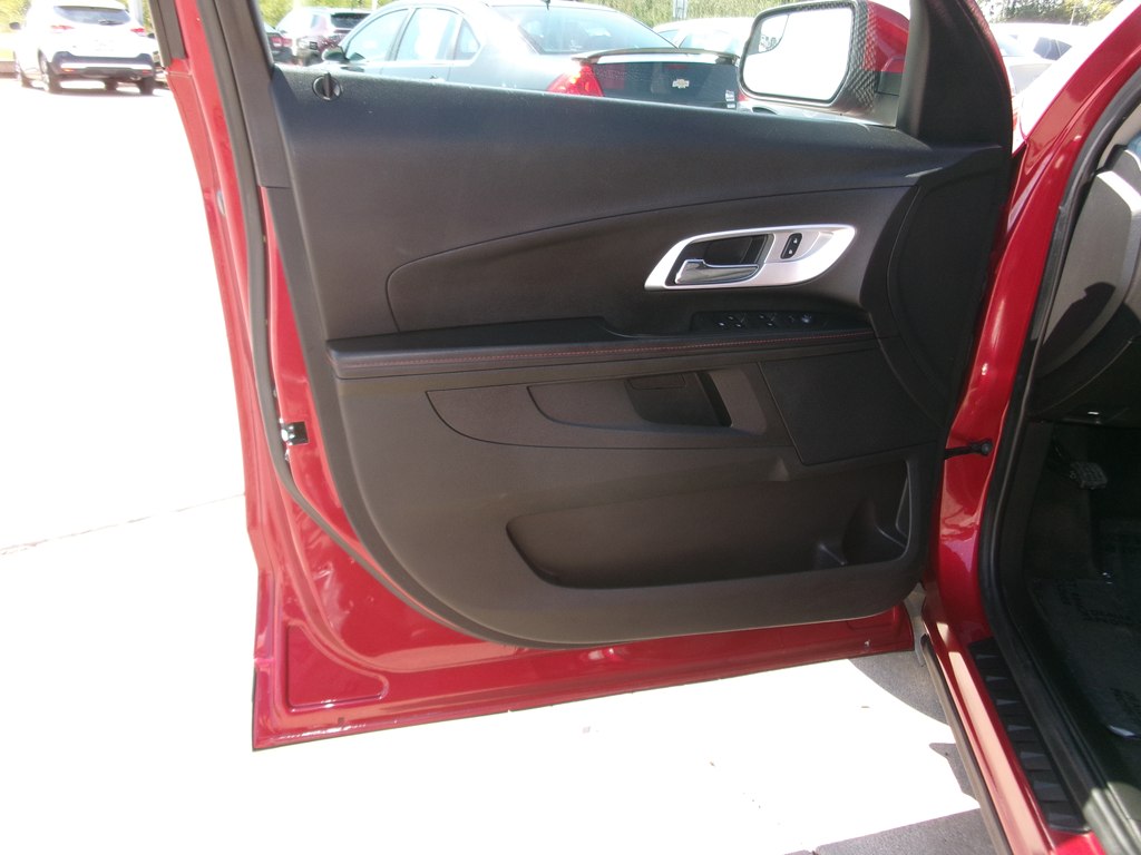 Photo 15 of this CHEVROLET EQUINOX