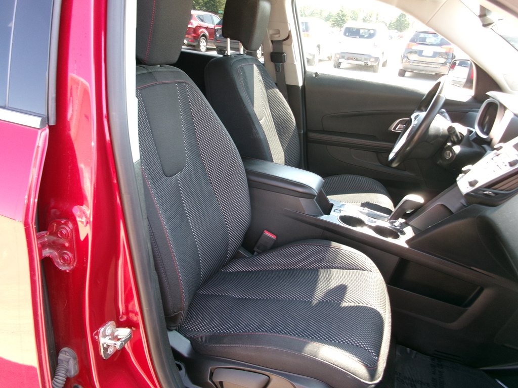Photo 26 of this CHEVROLET EQUINOX