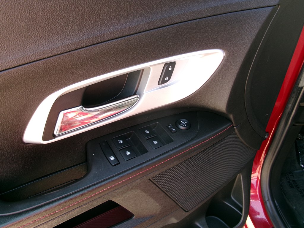 Photo 16 of this CHEVROLET EQUINOX