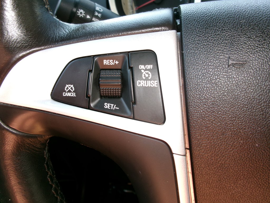 Photo 39 of this CHEVROLET EQUINOX