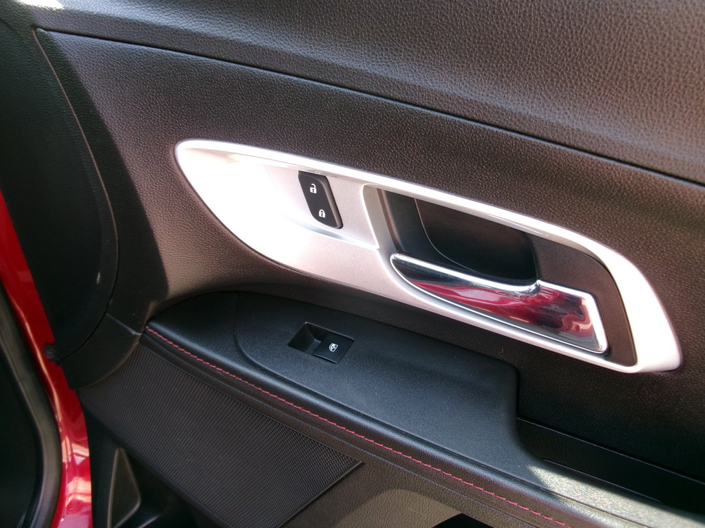 Photo 29 of this CHEVROLET EQUINOX