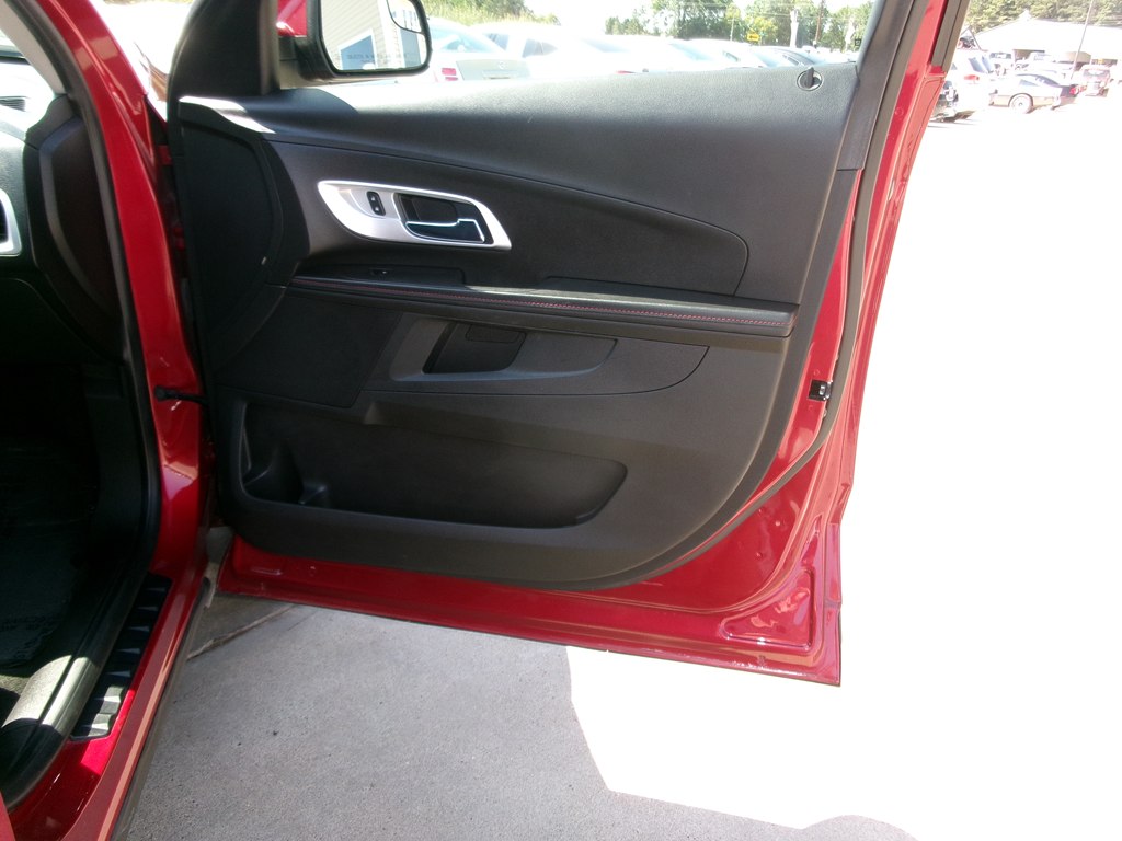 Photo 28 of this CHEVROLET EQUINOX