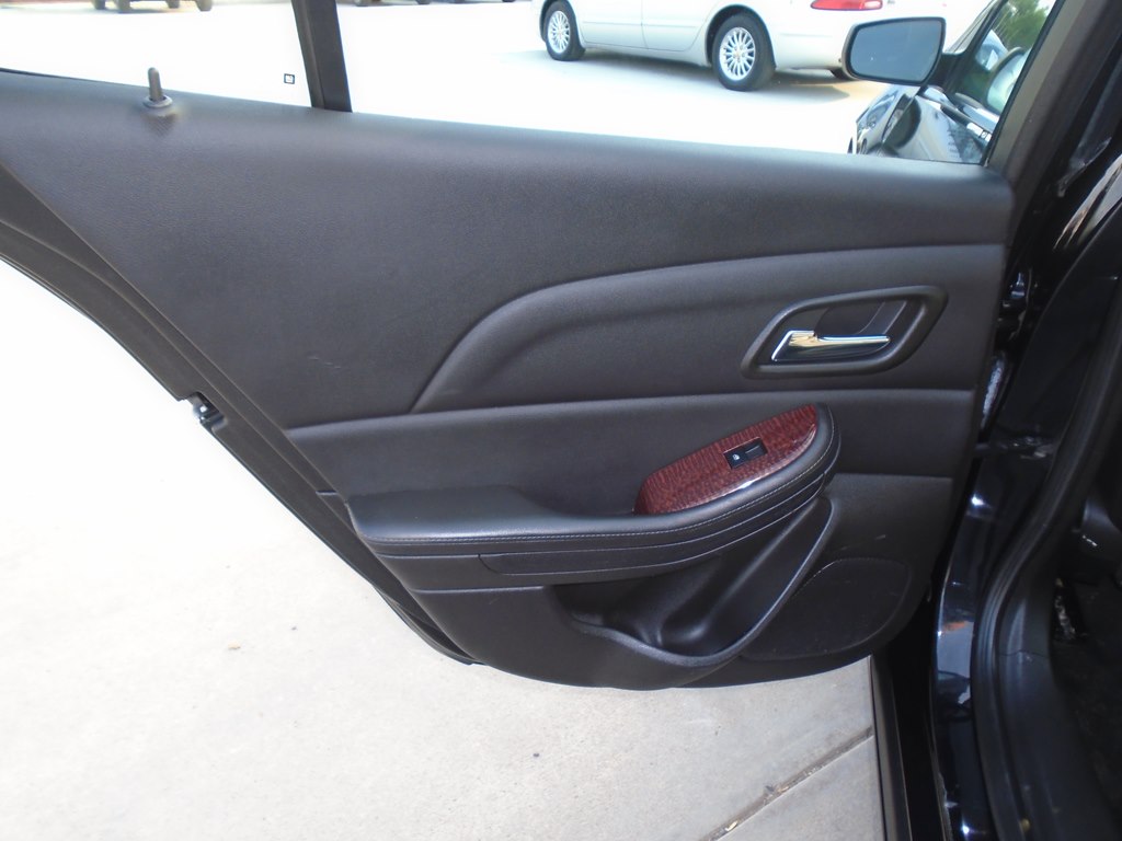 Photo 24 of this CHEVROLET MALIBU