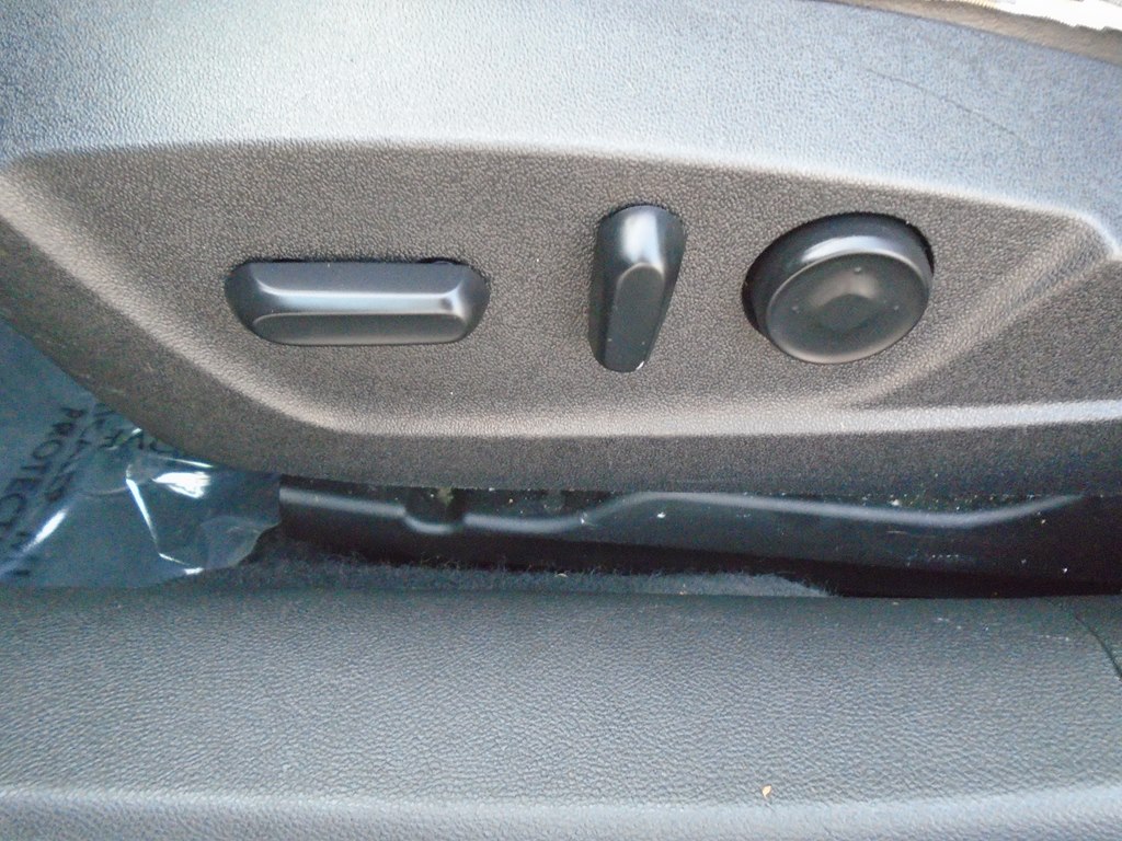 Photo 15 of this CHEVROLET MALIBU