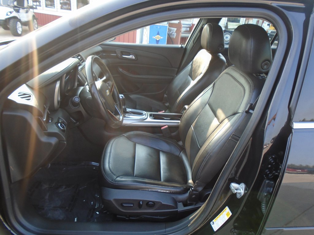Photo 14 of this CHEVROLET MALIBU