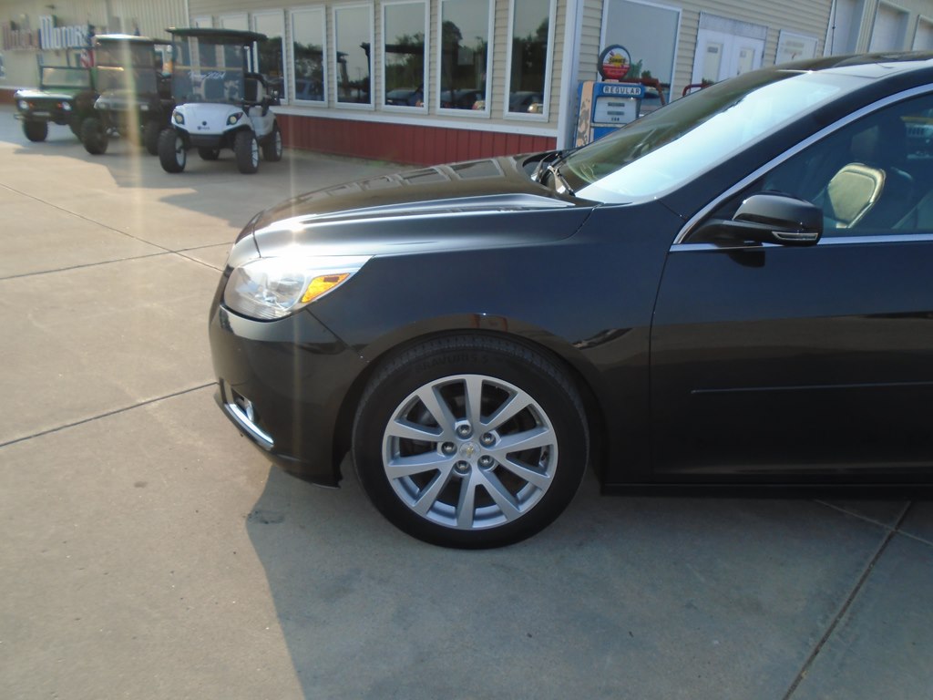 Photo 2 of this CHEVROLET MALIBU