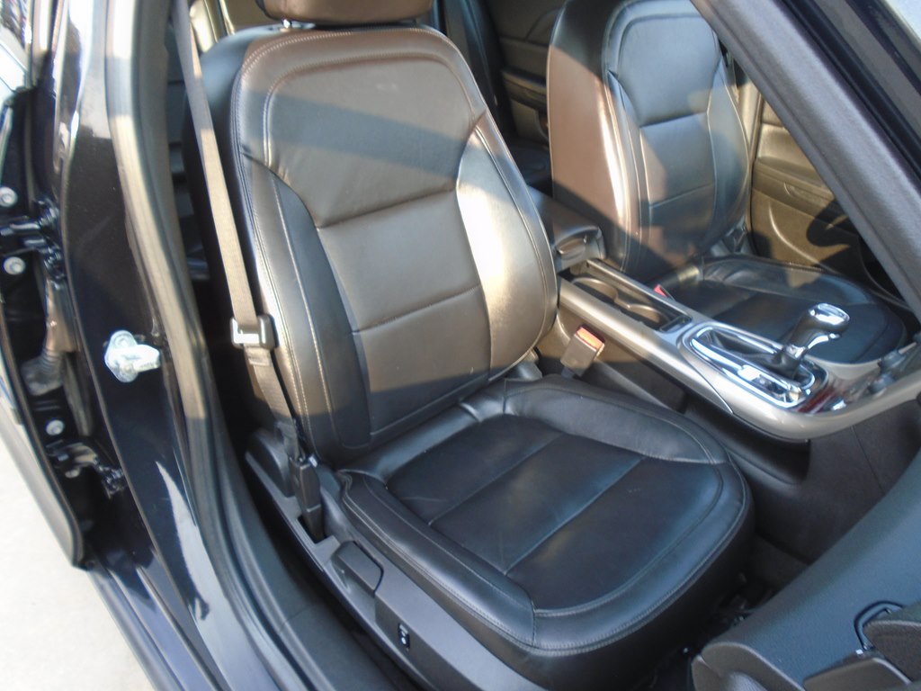 Photo 32 of this CHEVROLET MALIBU