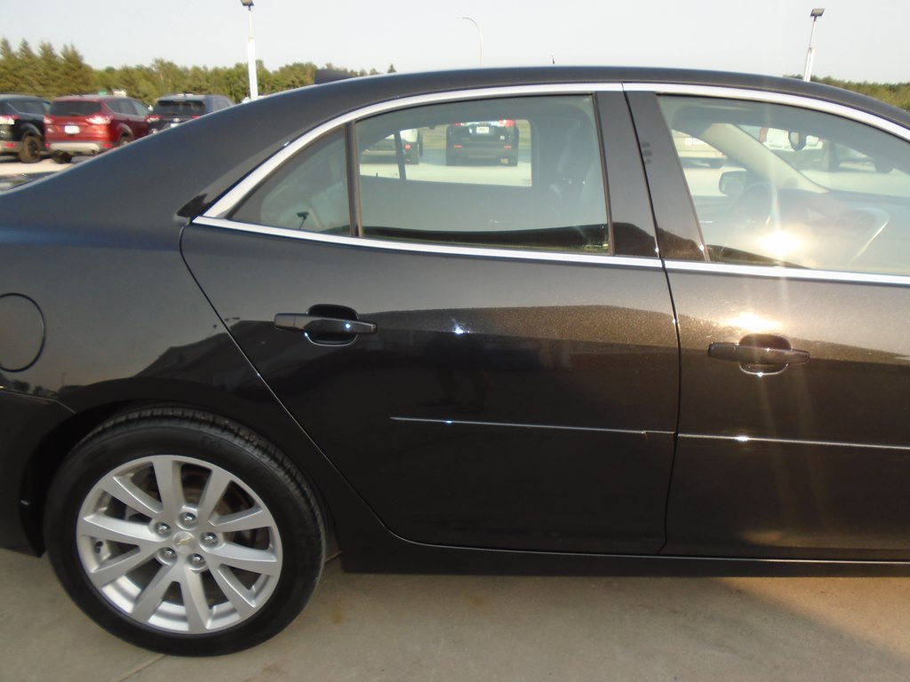 Photo 10 of this CHEVROLET MALIBU