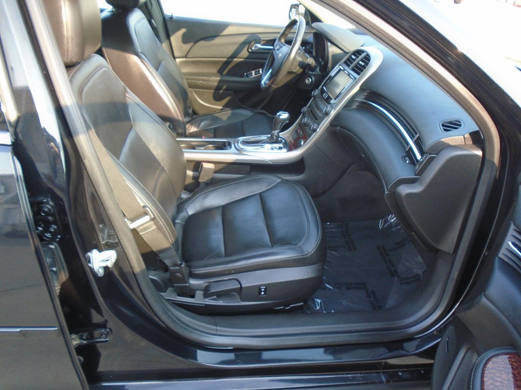 Photo 30 of this CHEVROLET MALIBU