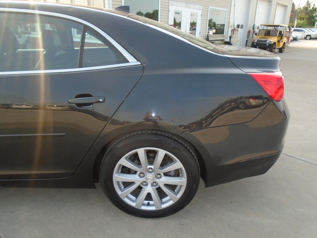 Photo 5 of this CHEVROLET MALIBU